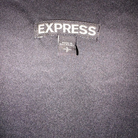 Express Monochrome Floral V-Neck Blouse - Picture 2 of 4